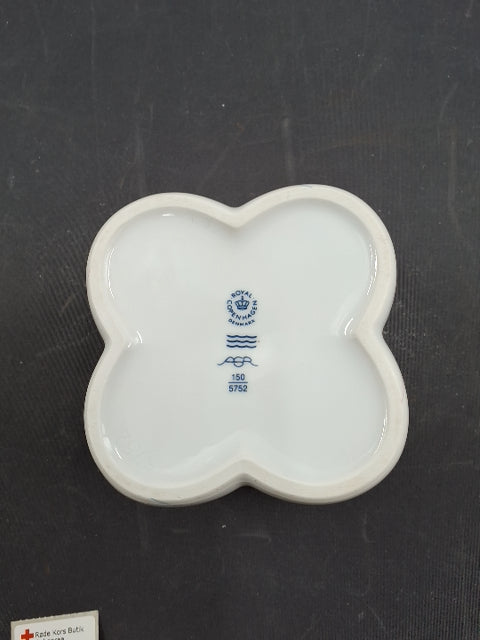 RC urtepotte skjuler